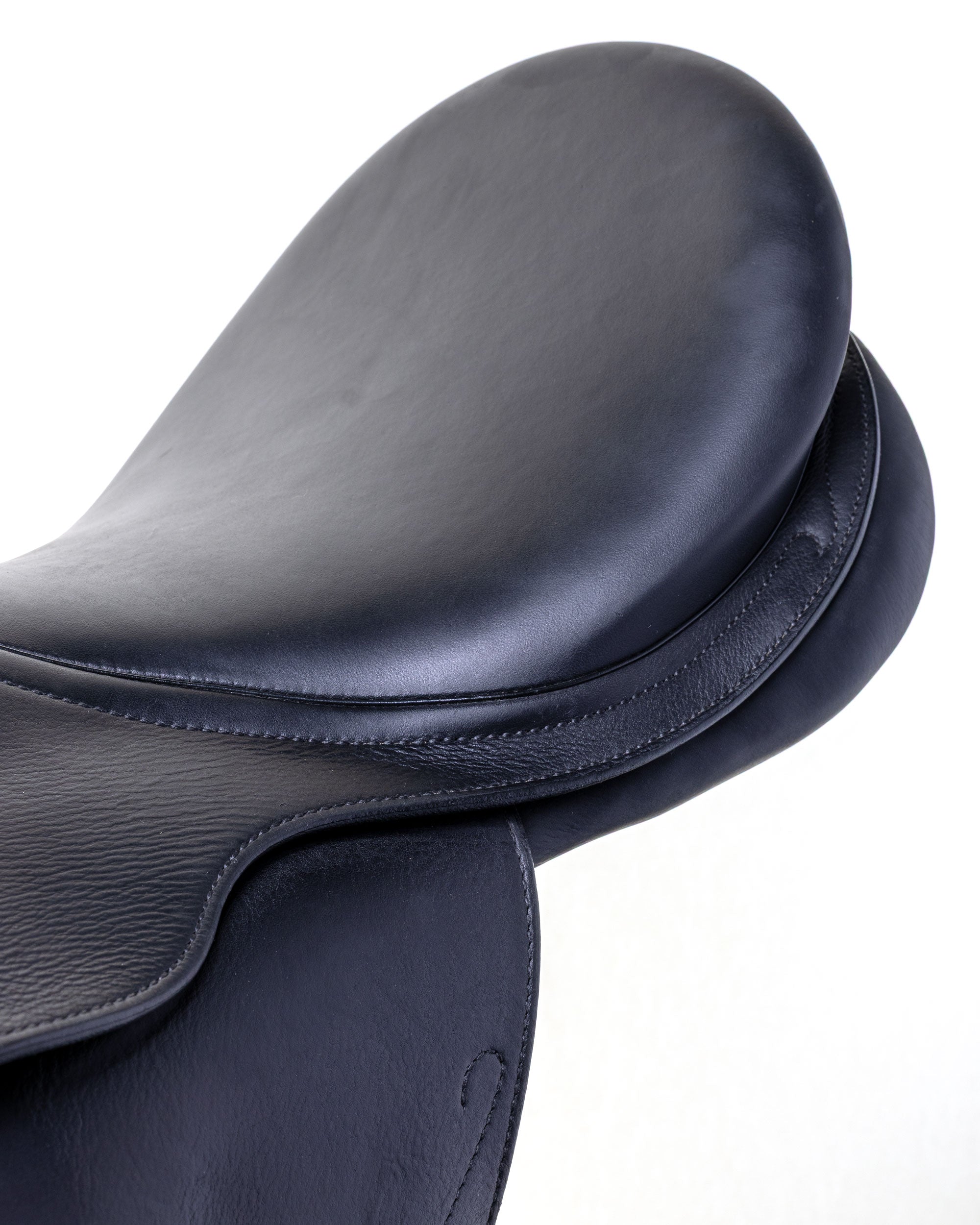 PRESTIGE ITALY VENUS K NEW 17S/33 BLACK USED DRESSAGE SADDLE