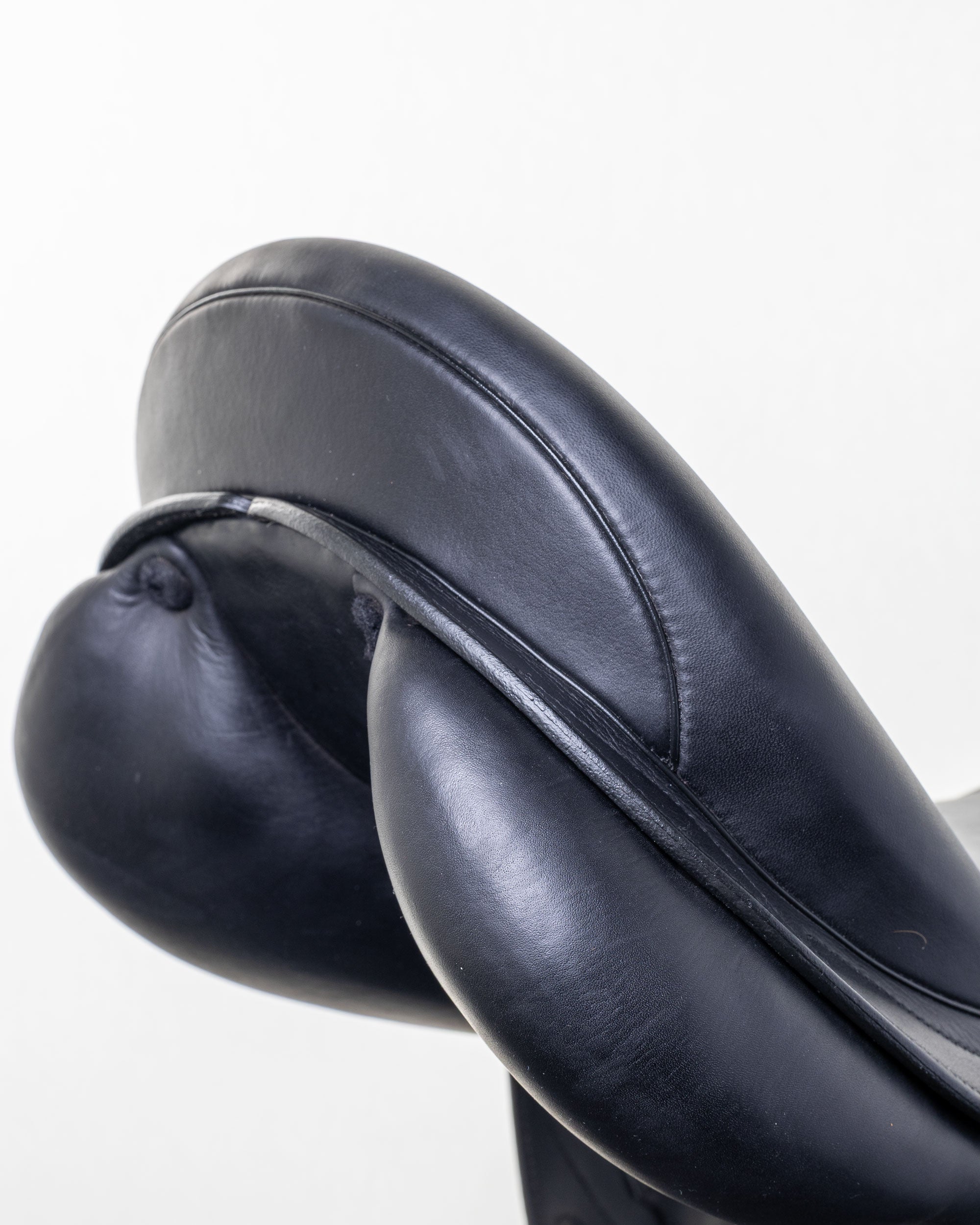 PRESTIGE ITALY VENUS K NEW 17S/33 BLACK USED DRESSAGE SADDLE
