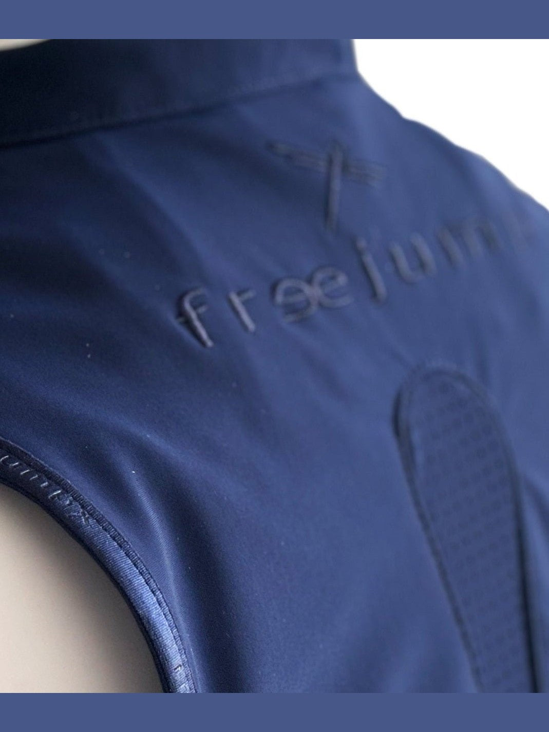 FREEJUMP AIRBAG WYBUCHOWA KAMIZELKA OCHRONNA DLA JEŹDŹCA REGULAR FIT GRANATOWA - Freejump Equishop