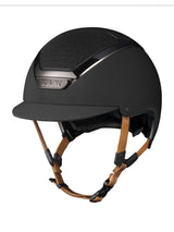KASK DOGMA CHROME KASK JEŹDZIECKI Z BEŻOWYM PASKIEM - KASK Equishop