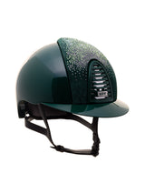 KEP ITALIA CROMO 2.0 POLISH KASK JEŹDZIECKI SUEDE GREEN NUANCED SILV/BLACK STRAP/METAL GREEN LOGO ZIELONY