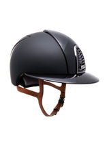 KEP ITALIA CROMO 2.0 TEXTILE KASK JEŹDZIECKI POLISH FRONT/POLISH POLO VISOR/BEIGE CHIN/MIRROR FRAME/SILVER LOGO CZARNY