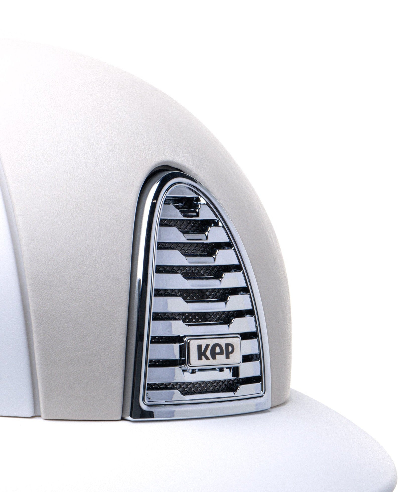 KEP ITALIA CROMO 2.0 TEXTURIZED KASK JEŹDZIECKI LEATHER CREAM / MIRROR SILVER BIAŁY