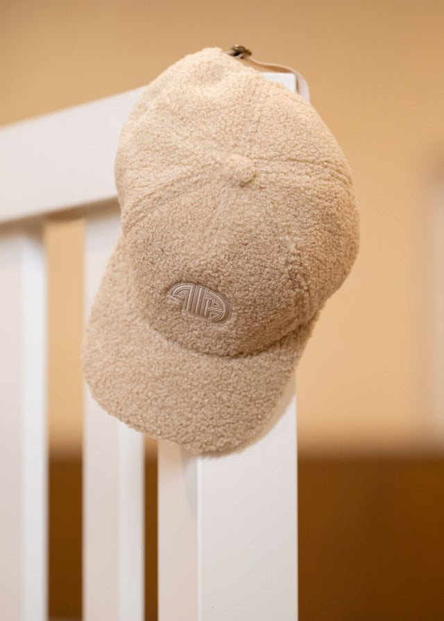 PIKEUR CZAPKA Z DASZKIEM TEDDY DAMSKA ATHLEISURE