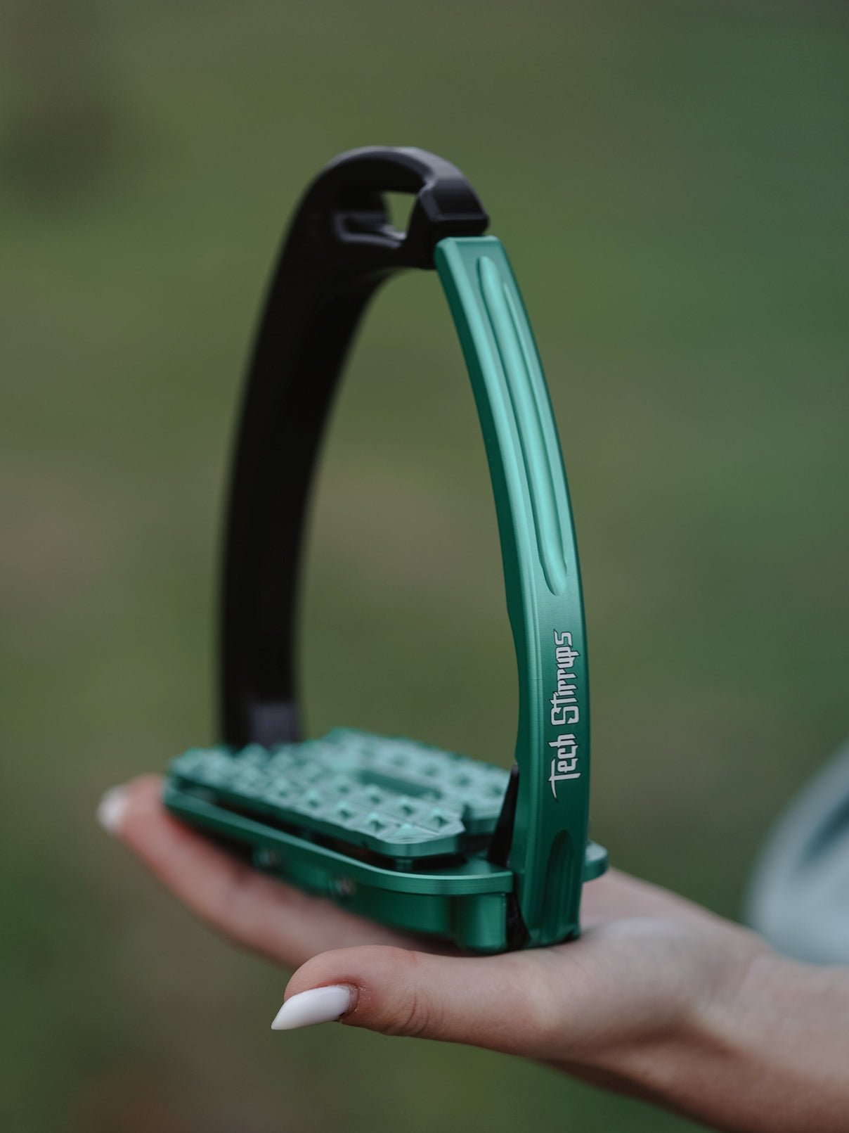 TECH STIRRUPS STRZEMIONA JEŹDZIECKIE Z NACHYLONĄ STOPKĄ VENICE SLOPED EVO CONTRAST ED - Tech Stirrups Equishop