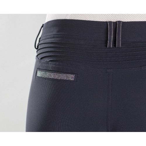 Kieszenie w bryczesach Adele